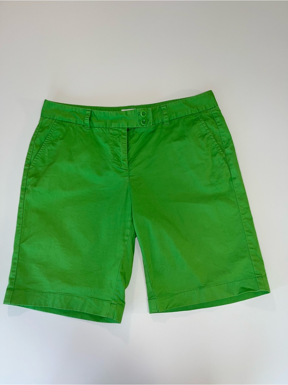 Vineyard Vines Women’s Green Bermuda shorts Cotton Chino Size 10 Coastal Casual